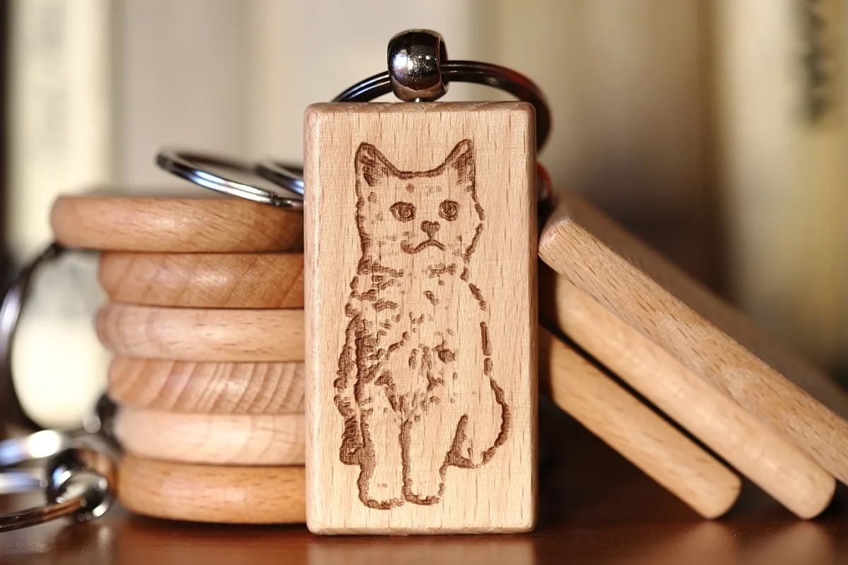 Брелок из бука "Котёнок"
