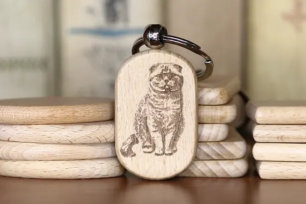 Брелок из бука "Вислоухая кошка"
